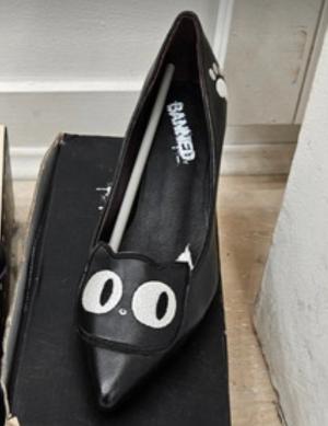 Vinted shoes with eyes